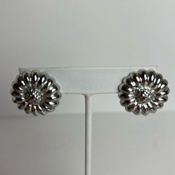 Vintage Anne Klein Earrings Silver-tone Pierced Sunflower Signed Flower - Picture 1 of 9
